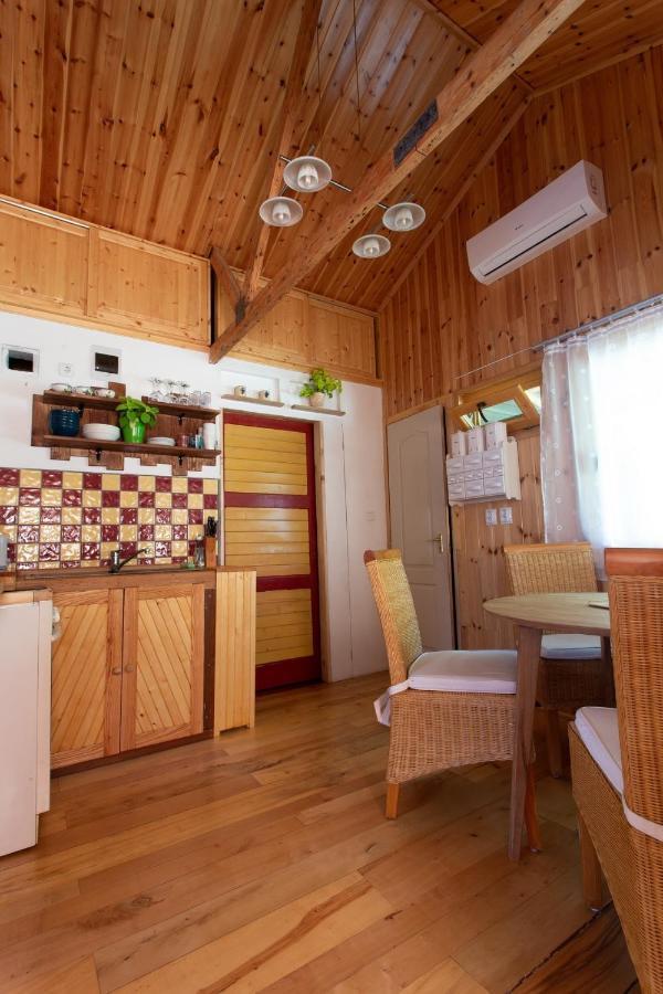 Apartamento Barna Faház Tarnaszentmaria Exterior foto